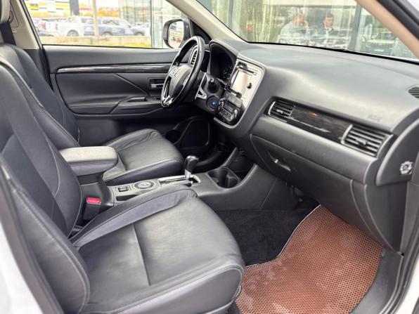 Mitsubishi Outlander III Рестайлинг 2 с пробегом 2016 года, цена 1 835 000 рублей, 181308 км, внедорожник, Автокод Объявления