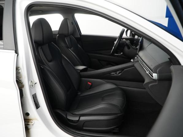 Hyundai Elantra VII (CN7) Рестайлинг с пробегом 2023 года, цена 1 987 077 рублей, 66202 км, седан, Автокод Объявления