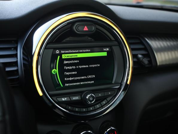 Mini Hatch III (F55/F56) Рестайлинг с пробегом 2020 года, цена 2 399 000 рублей, 82000 км, хэтчбек, Автокод Объявления