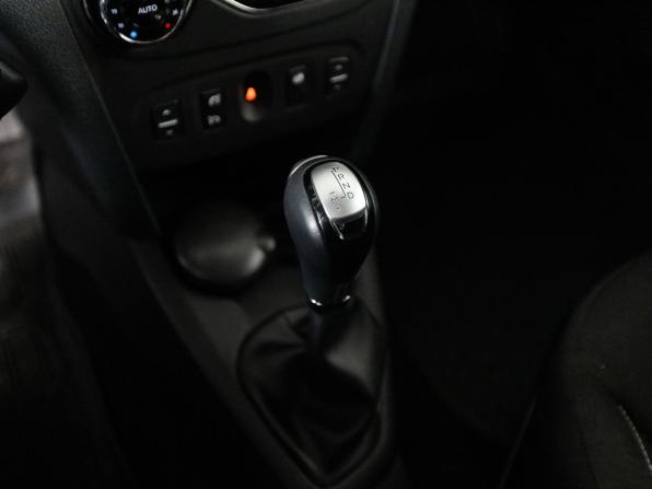 Renault Sandero II с пробегом 2015 года, цена 1 090 000 рублей, 61740 км, хэтчбек, Автокод Объявления