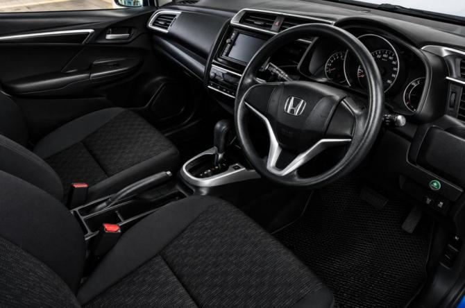 Honda Fit III Рестайлинг с пробегом 2016 года, цена 999 000 рублей, 117000 км, хэтчбек, Автокод Объявления