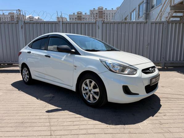 Hyundai Solaris I с пробегом 2014 года, цена 799 000 рублей, 177477 км, седан, Автокод Объявления