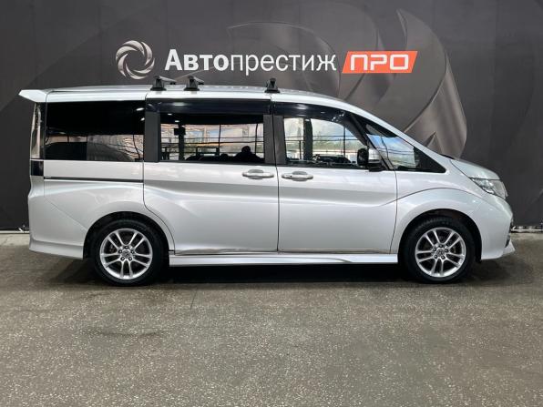 Honda Stepwgn V с пробегом 2015 года, цена 1 630 000 рублей, 251269 км, минивэн, Автокод Объявления