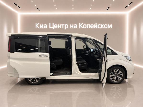 Honda Stepwgn V с пробегом 2016 года, цена 1 849 900 рублей, 145000 км, минивэн, Автокод Объявления