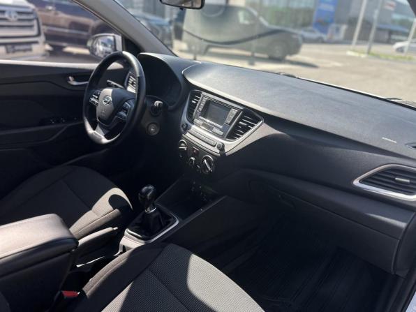 Hyundai Solaris II с пробегом 2017 года, цена 1 260 000 рублей, 128175 км, седан, Автокод Объявления