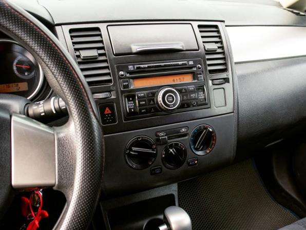Nissan Tiida I Рестайлинг с пробегом 2011 года, цена 642 111 рублей, 176177 км, хэтчбек, Автокод Объявления