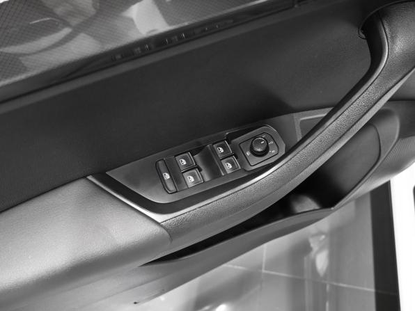 Skoda Karoq I с пробегом 2019 года, цена 2 375 000 рублей, 78860 км, внедорожник, Автокод Объявления