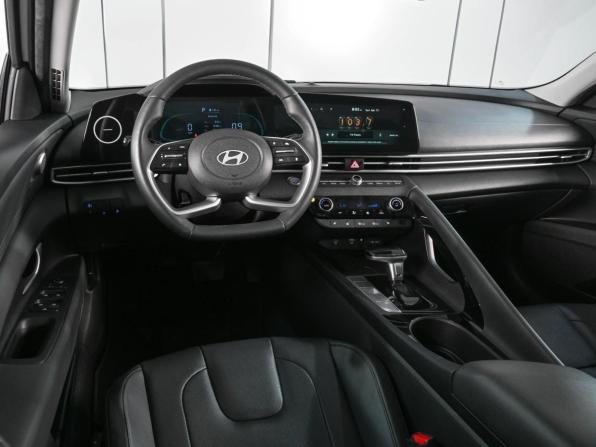 Hyundai Elantra VII (CN7) Рестайлинг с пробегом 2023 года, цена 2 199 000 рублей, 45444 км, седан, Автокод Объявления