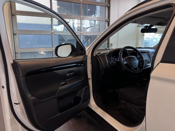 Mitsubishi Outlander III Рестайлинг 3 с пробегом 2022 года, цена 2 990 000 рублей, 46782 км, внедорожник, Автокод Объявления