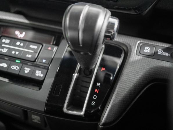 Honda Stepwgn V Рестайлинг с пробегом 2017 года, цена 2 299 500 рублей, 78450 км, минивэн, Автокод Объявления