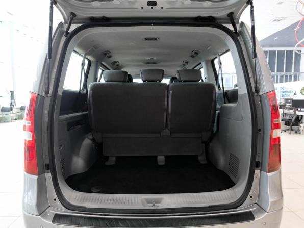 Hyundai H-1 II Рестайлинг с пробегом 2016 года, цена 2 250 000 рублей, 215000 км, минивэн, Автокод Объявления