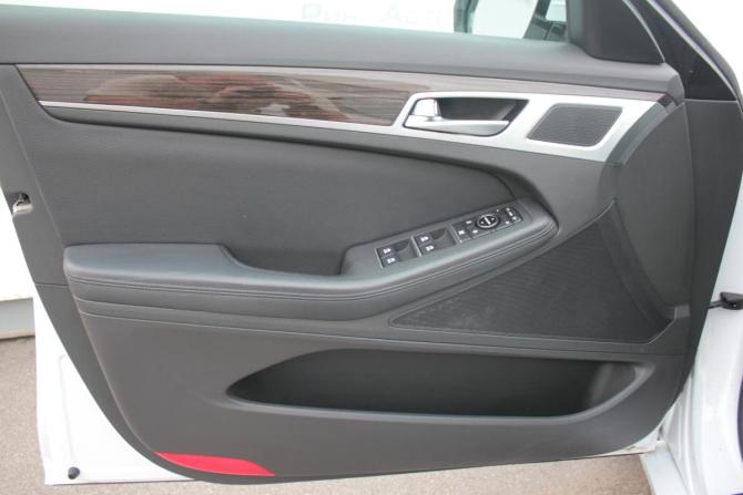 Hyundai Genesis II с пробегом 2015 года, цена 2 390 000 рублей, 71000 км, седан, Автокод Объявления