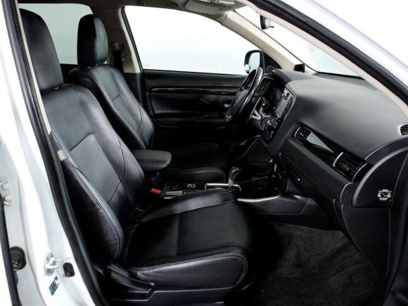 Mitsubishi Outlander III Рестайлинг 2 с пробегом 2017 года, цена 1 848 000 рублей, 130878 км, внедорожник, Автокод Объявления