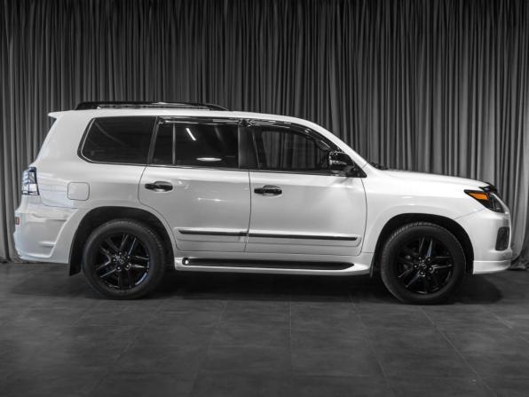 Lexus LX III Рестайлинг с пробегом 2015 года, цена 5 479 000 рублей, 220228 км, внедорожник, Автокод Объявления