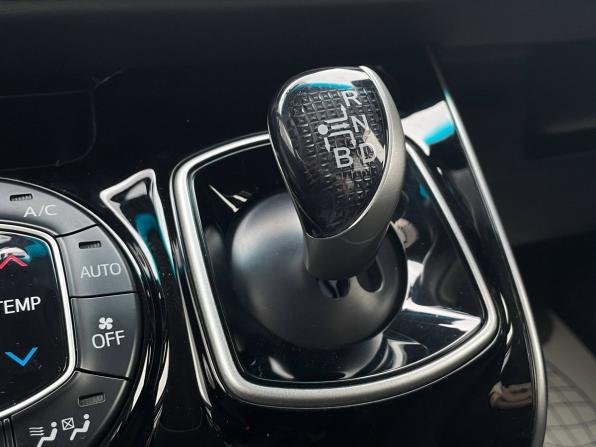 Toyota Esquire I с пробегом 2015 года, цена 1 850 000 рублей, 167697 км, минивэн, Автокод Объявления