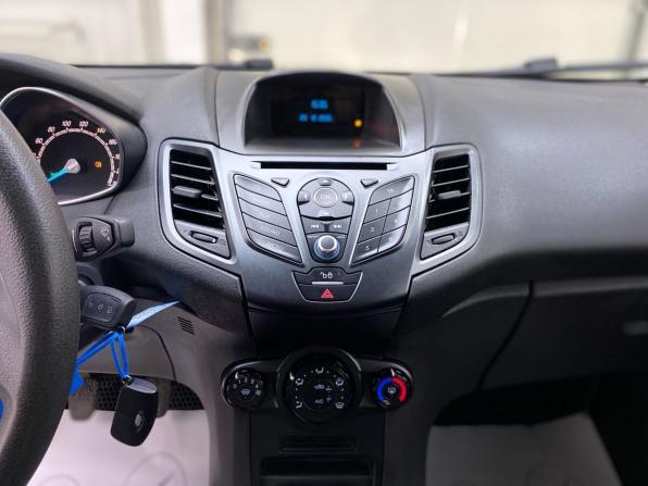 Ford Fiesta Mk6 Рестайлинг с пробегом 2015 года, цена 870 000 рублей, 98459 км, седан, Автокод Объявления