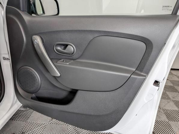 Renault Logan II Рестайлинг с пробегом 2022 года, цена 1 175 000 рублей, 59666 км, седан, Автокод Объявления