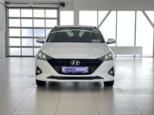 Hyundai Solaris II Рестайлинг с пробегом 2021 года, цена 1 699 000 рублей, 54345 км, седан, Автокод Объявления
