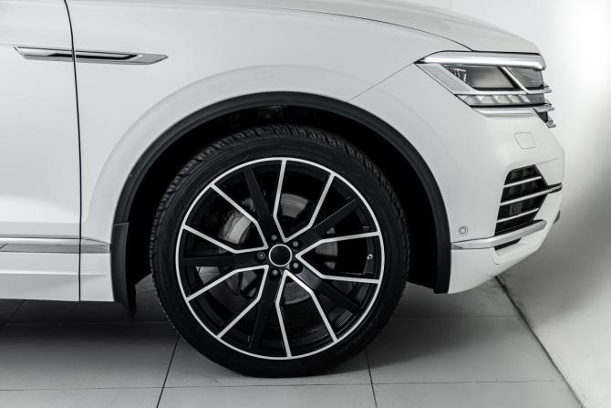 Volkswagen Touareg III с пробегом 2019 года, цена 5 096 000 рублей, 83467 км, внедорожник, Автокод Объявления