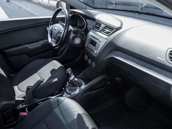 Kia Rio III Рестайлинг с пробегом 2015 года, цена 989 000 рублей, 145000 км, хэтчбек, Автокод Объявления