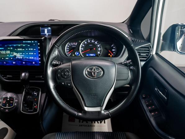 Toyota Voxy III (R80) с пробегом 2016 года, цена 1 815 000 рублей, 179660 км, минивэн, Автокод Объявления