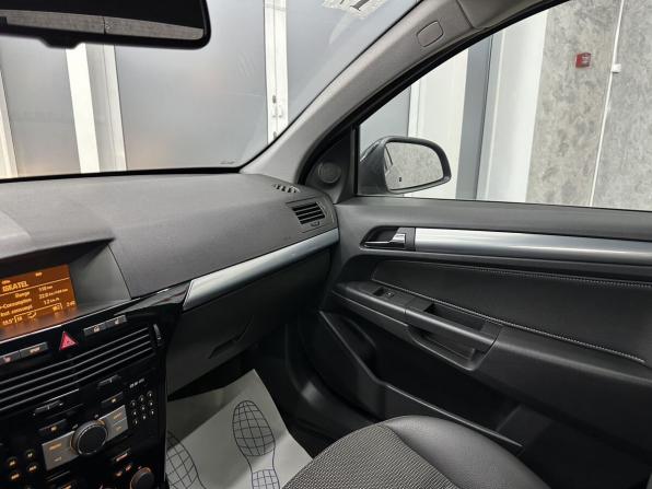 Opel Astra H Рестайлинг с пробегом 2012 года, цена 965 000 рублей, 130100 км, хэтчбек, Автокод Объявления