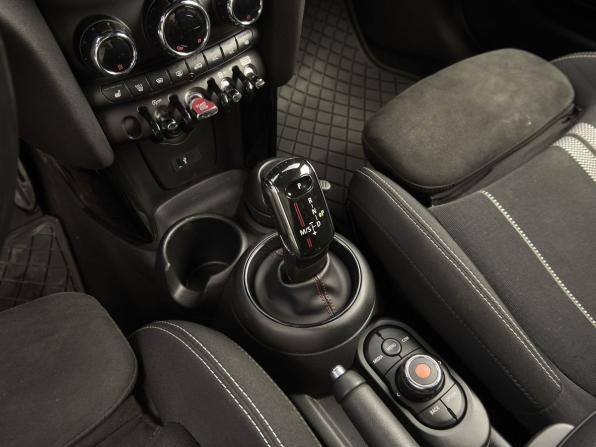 Mini Hatch III (F55/F56) Рестайлинг с пробегом 2020 года, цена 2 978 000 рублей, 84000 км, хэтчбек, Автокод Объявления