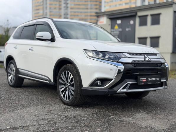 Mitsubishi Outlander III Рестайлинг 3 с пробегом 2019 года, цена 1 985 000 рублей, 180000 км, внедорожник, Автокод Объявления