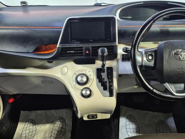 Toyota Sienta II Рестайлинг с пробегом 2019 года, цена 1 405 000 рублей, 111726 км, минивэн, Автокод Объявления