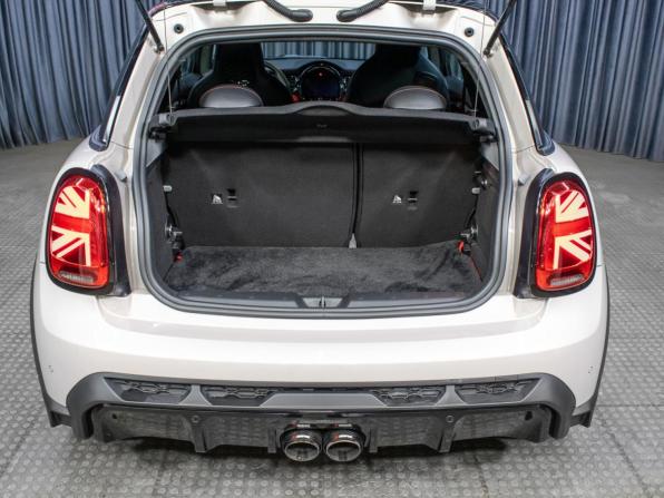 Mini Hatch III (F55/F56) Рестайлинг 2 с пробегом 2021 года, цена 4 149 000 рублей, 5607 км, хэтчбек, Автокод Объявления