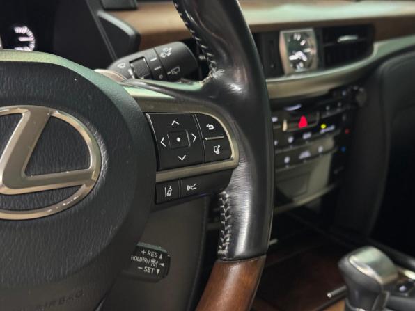 Lexus LX III Рестайлинг 2 с пробегом 2016 года, цена 6 970 000 рублей, 199755 км, внедорожник, Автокод Объявления