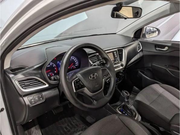 Hyundai Solaris II с пробегом 2018 года, цена 940 000 рублей, 195000 км, седан, Автокод Объявления