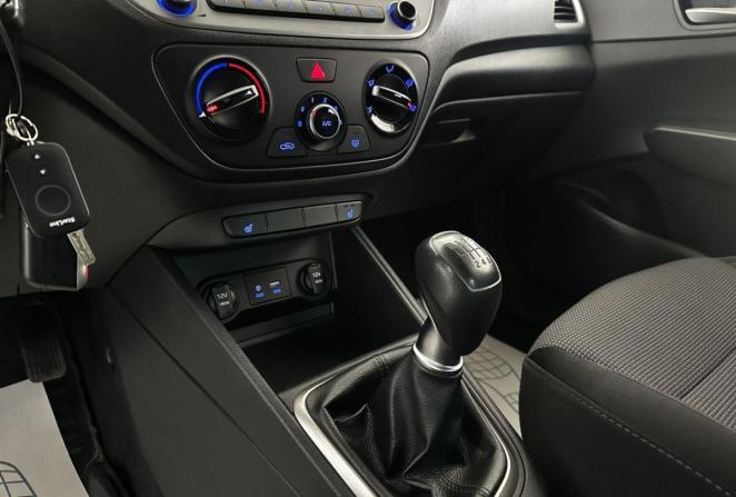 Hyundai Solaris II с пробегом 2018 года, цена 1 415 000 рублей, 91587 км, седан, Автокод Объявления