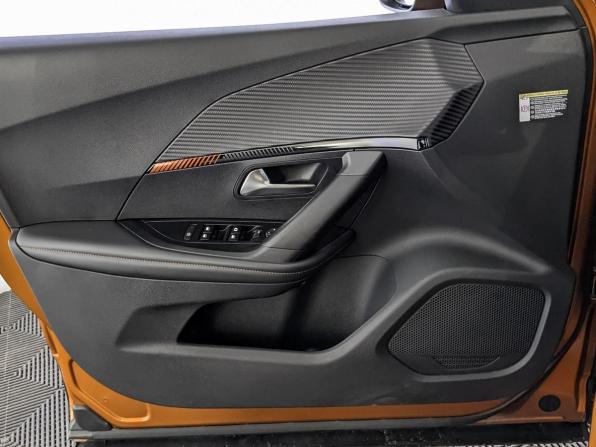 Peugeot 2008 II с пробегом 2021 года, цена 2 025 000 рублей, 13039 км, внедорожник, Автокод Объявления