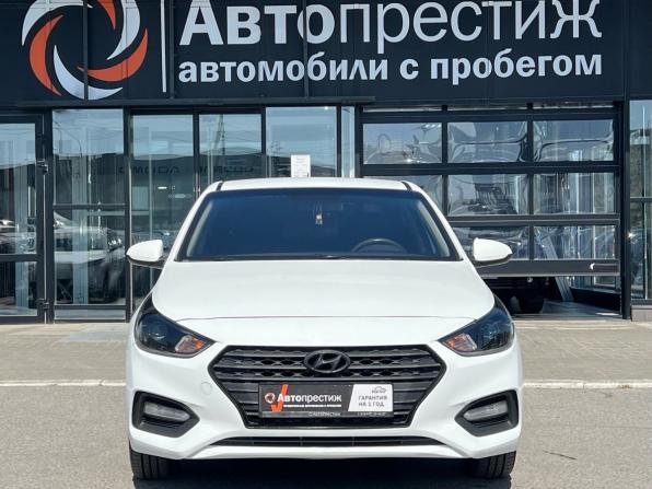 Hyundai Solaris II с пробегом 2018 года, цена 990 000 рублей, 121007 км, седан, Автокод Объявления