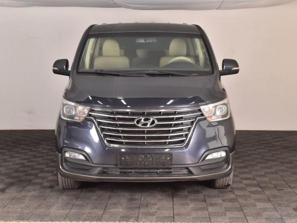 Hyundai H-1 II Рестайлинг 2 с пробегом 2018 года, цена 2 640 000 рублей, 110832 км, минивэн, Автокод Объявления