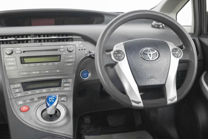 Toyota Prius III Рестайлинг (XW30) с пробегом 2012 года, цена 1 049 000 рублей, 187000 км, лифтбек, Автокод Объявления