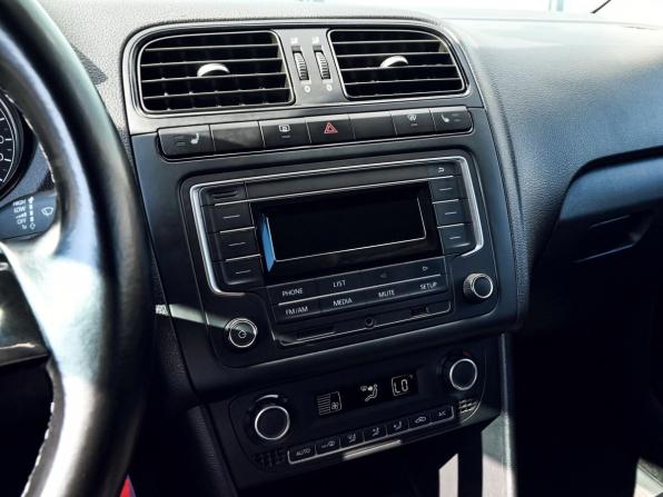 Volkswagen Polo V Рестайлинг с пробегом 2016 года, цена 1 025 000 рублей, 90326 км, седан, Автокод Объявления