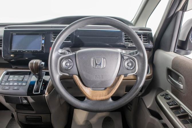 Honda Stepwgn V с пробегом 2016 года, цена 1 849 000 рублей, 91000 км, минивэн, Автокод Объявления