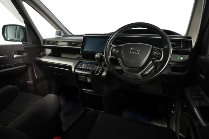 Honda Stepwgn V с пробегом 2015 года, цена 1 849 000 рублей, 130000 км, минивэн, Автокод Объявления