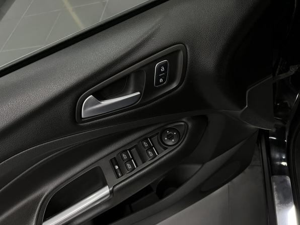 Ford Kuga II Рестайлинг с пробегом 2017 года, цена 1 520 000 рублей, 162575 км, внедорожник, Автокод Объявления