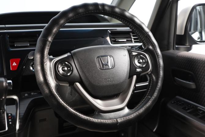 Honda Stepwgn V с пробегом 2015 года, цена 1 799 000 рублей, 140595 км, минивэн, Автокод Объявления