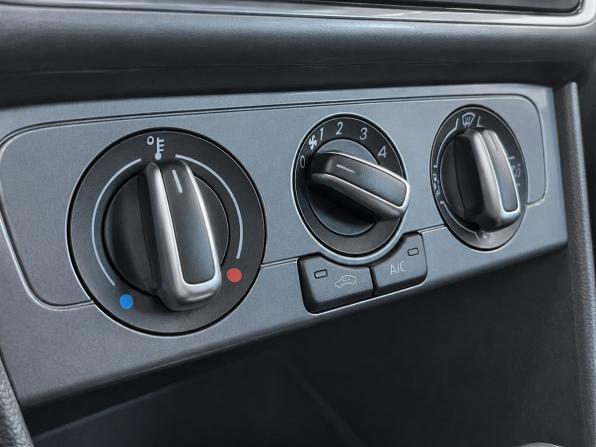 Volkswagen Polo V Рестайлинг с пробегом 2018 года, цена 1 749 000 рублей, 64803 км, седан, Автокод Объявления