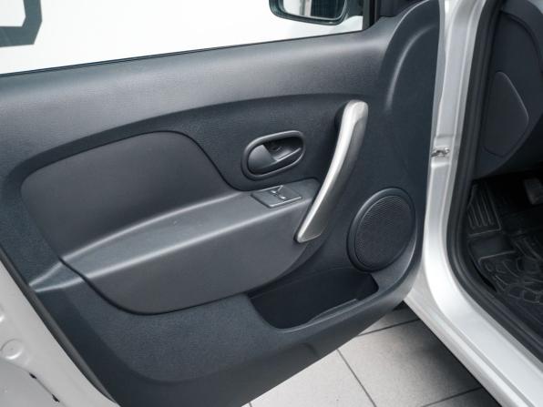 Renault Sandero II с пробегом 2016 года, цена 999 000 рублей, 84929 км, хэтчбек, Автокод Объявления
