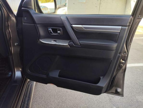 Mitsubishi Pajero IV Рестайлинг 2 с пробегом 2015 года, цена 1 819 000 рублей, 239406 км, внедорожник, Автокод Объявления