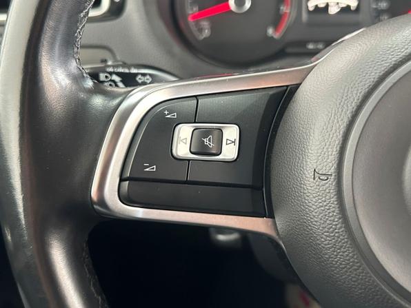 Volkswagen Polo V Рестайлинг с пробегом 2018 года, цена 1 310 000 рублей, 134007 км, седан, Автокод Объявления