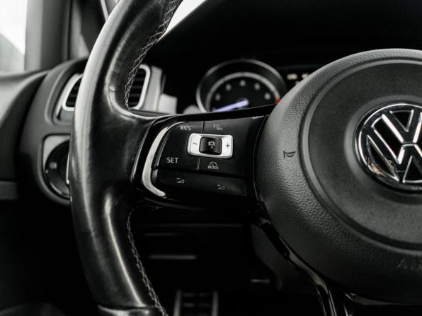 Volkswagen Golf R VII с пробегом 2015 года, цена 2 250 000 рублей, 105267 км, хэтчбек, Автокод Объявления