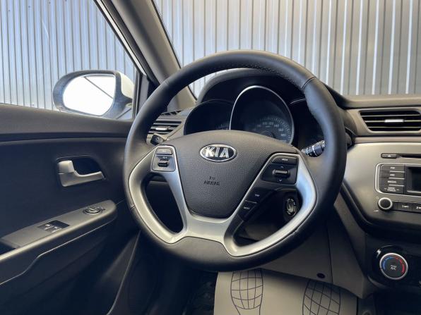 Kia Rio III Рестайлинг с пробегом 2017 года, цена 1 077 000 рублей, 126661 км, хэтчбек, Автокод Объявления