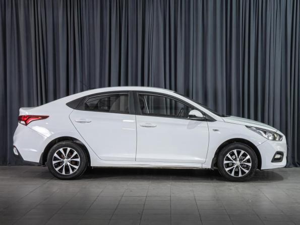 Hyundai Solaris II с пробегом 2017 года, цена 1 165 000 рублей, 105205 км, седан, Автокод Объявления