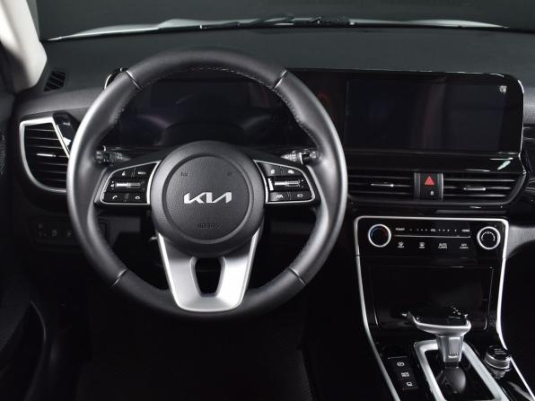 Kia Seltos I Рестайлинг с пробегом 2024 года, цена 2 475 995 рублей, 5006 км, внедорожник, Автокод Объявления
